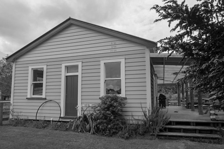 Whangamomona Two Historic & Homely Stay Options